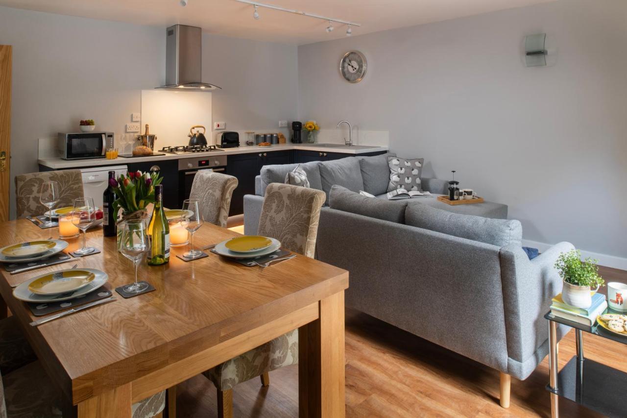 The Coachhouse - Cottage With Private Hot Tub Colwyn Bay Exterior foto
