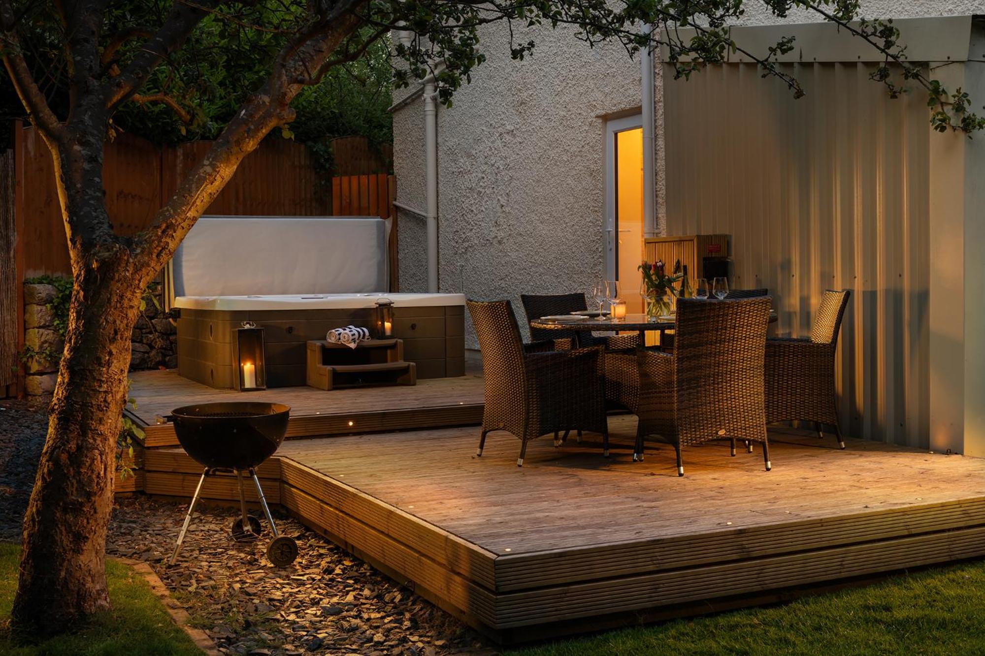 The Coachhouse - Cottage With Private Hot Tub Colwyn Bay Exterior foto